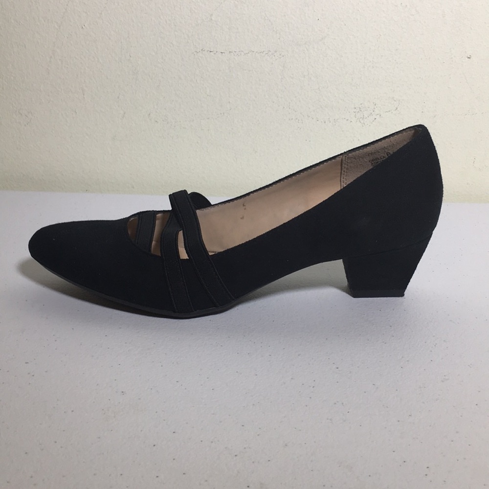 Andrew Geller suede shoes size 6 M